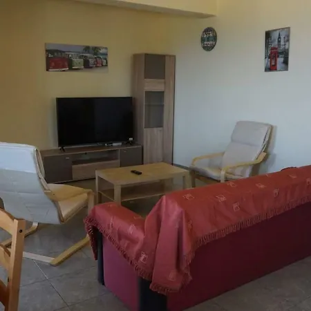 Floras Apartmet *